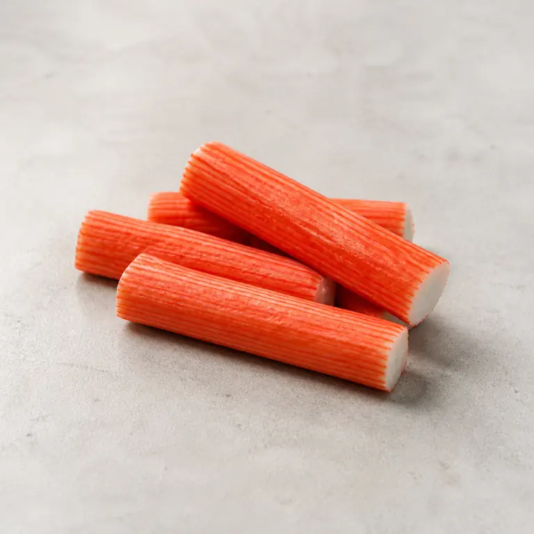 Surimi sur une surface neutre