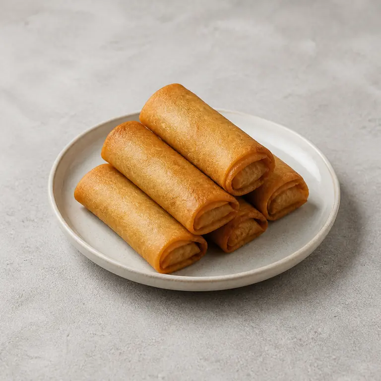 Rollitos primavera (cocido) sobre una superficie neutra