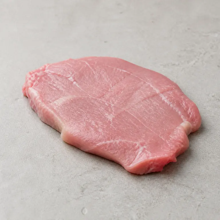 Ternera (crudo) sobre una superficie neutra